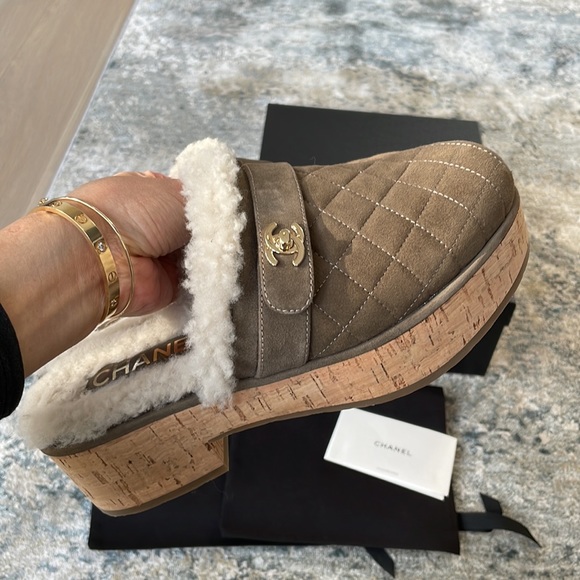 Authentic CHANEL 21A Quilted Suede Cork Shearling Mule / Clog Green/ Taupe SZ.37 - Picture 8 of 15